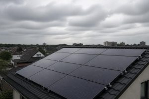 découvrez si une installation solaire peut générer suffisamment d'énergie même par temps couvert et comment optimiser sa performance dans ces conditions.
